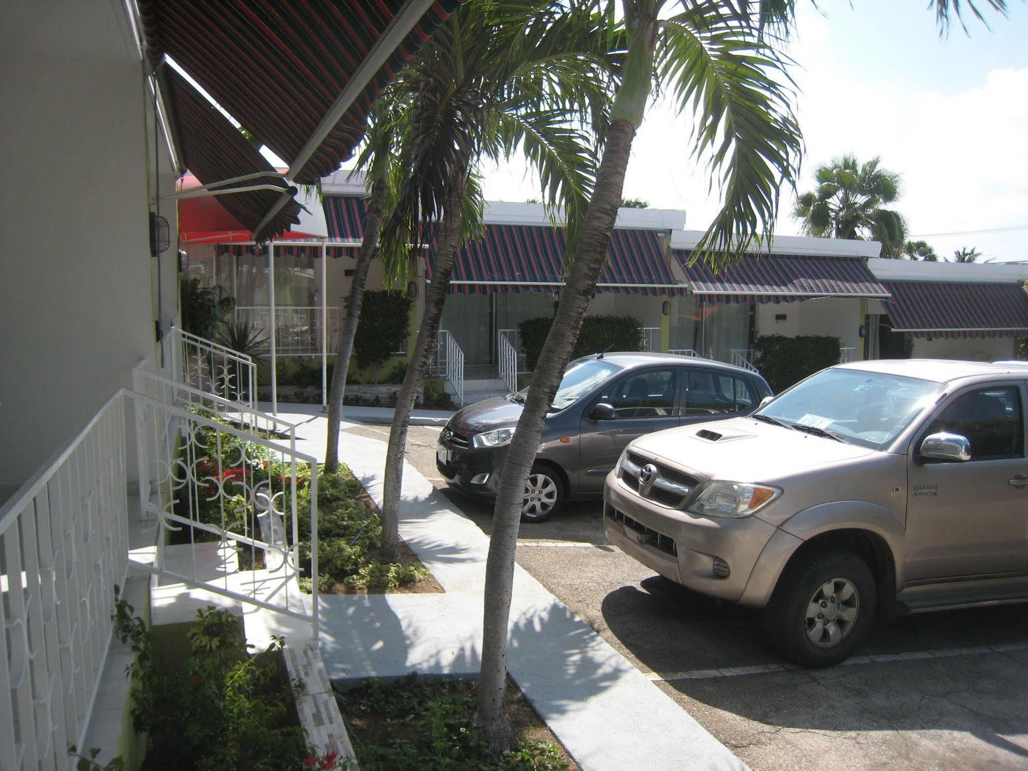 Alablanca Apartments Residents Inn Willemstad Exterior photo