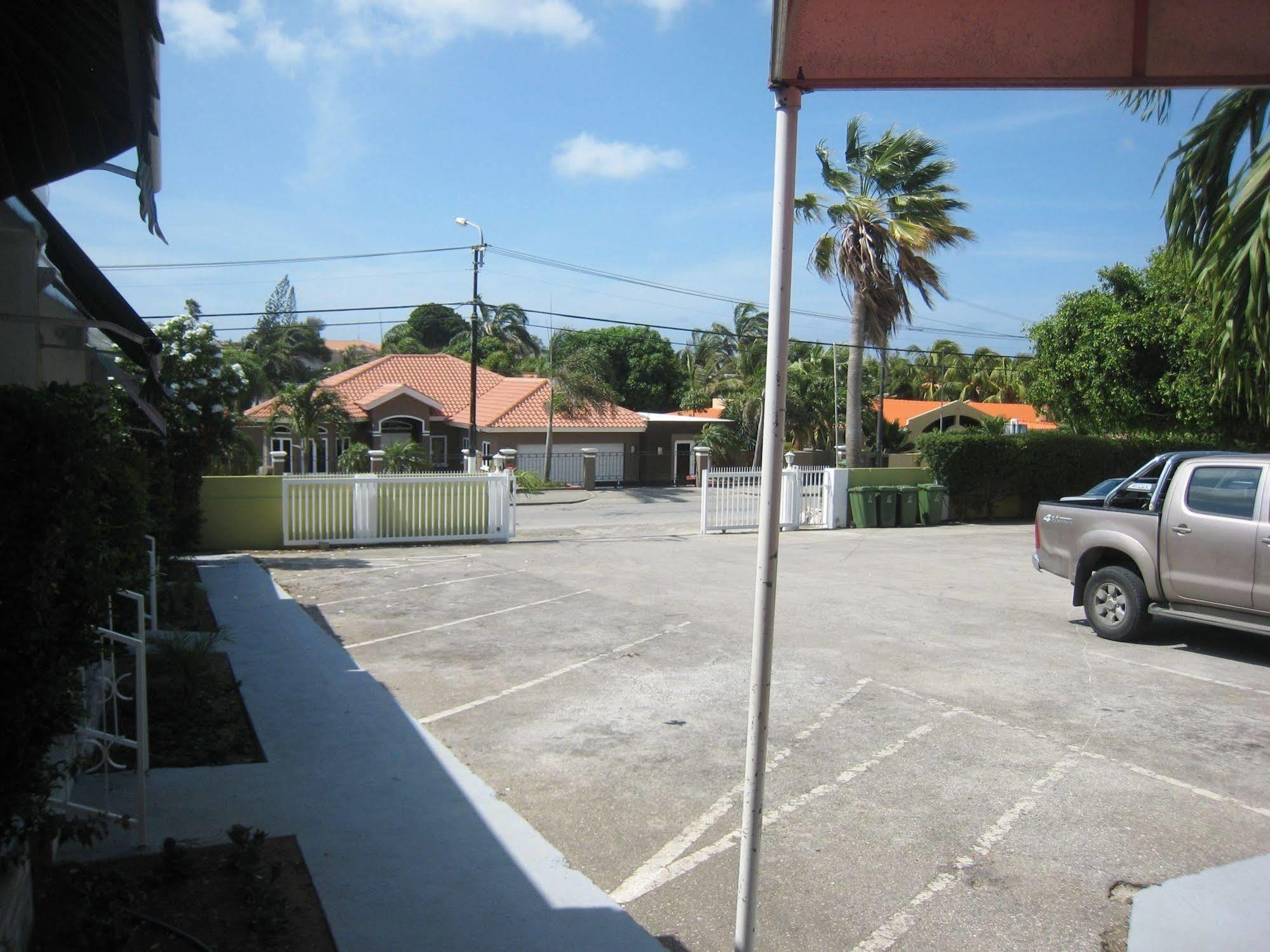 Alablanca Apartments Residents Inn Willemstad Exterior photo